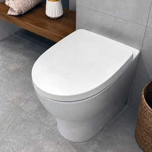 WC-Deckel-Aufkleber Marmoroptik nach der Verklebung