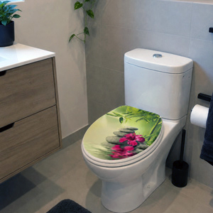 WC-Deckel-Aufkleber Steinoptik nach der Verklebung