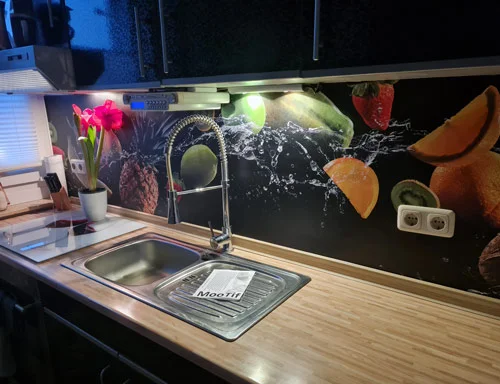 Nachher: neue Küchenrückwand-Folie