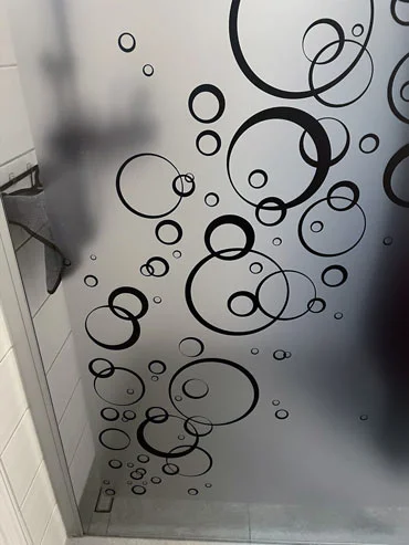 Kundenbild: Sichtschutzfolie Dusche Kreise
