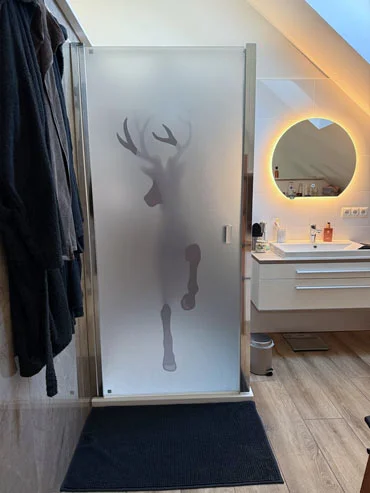 Kundenbild: Sichtschutzfolie Dusche Reh