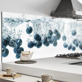 Küchenrückwand Aluverbund Blaubeeren im Wasser Bild 1