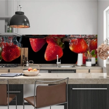 kuechenrueckwand folie erdbeeren im wasser bild 2