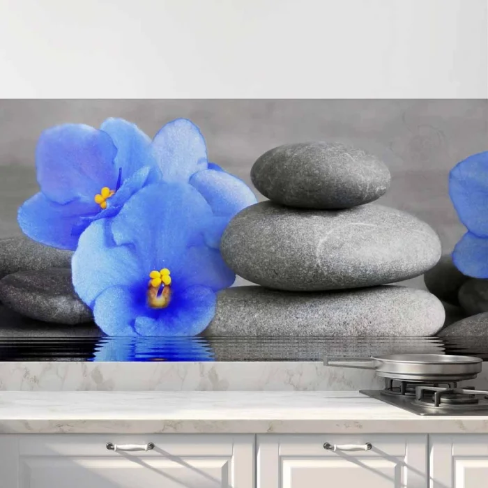 Küchenrückwand Folie blaue Blumen Zen SPA Steine Hauptbild