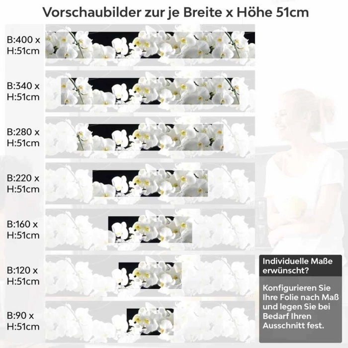 Küchenrückwand Folie weiße Orchideen - Eleganz auf dunklem Hintergrund Höhe 51cm