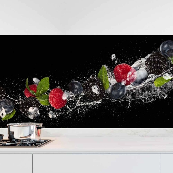 Küchenrückwand Folie Brombeeren, Himbeeren & Minze im Wassereffekt