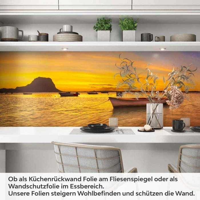 Küchenrückwand Folie Holzboote im Meer Artikelbild 1