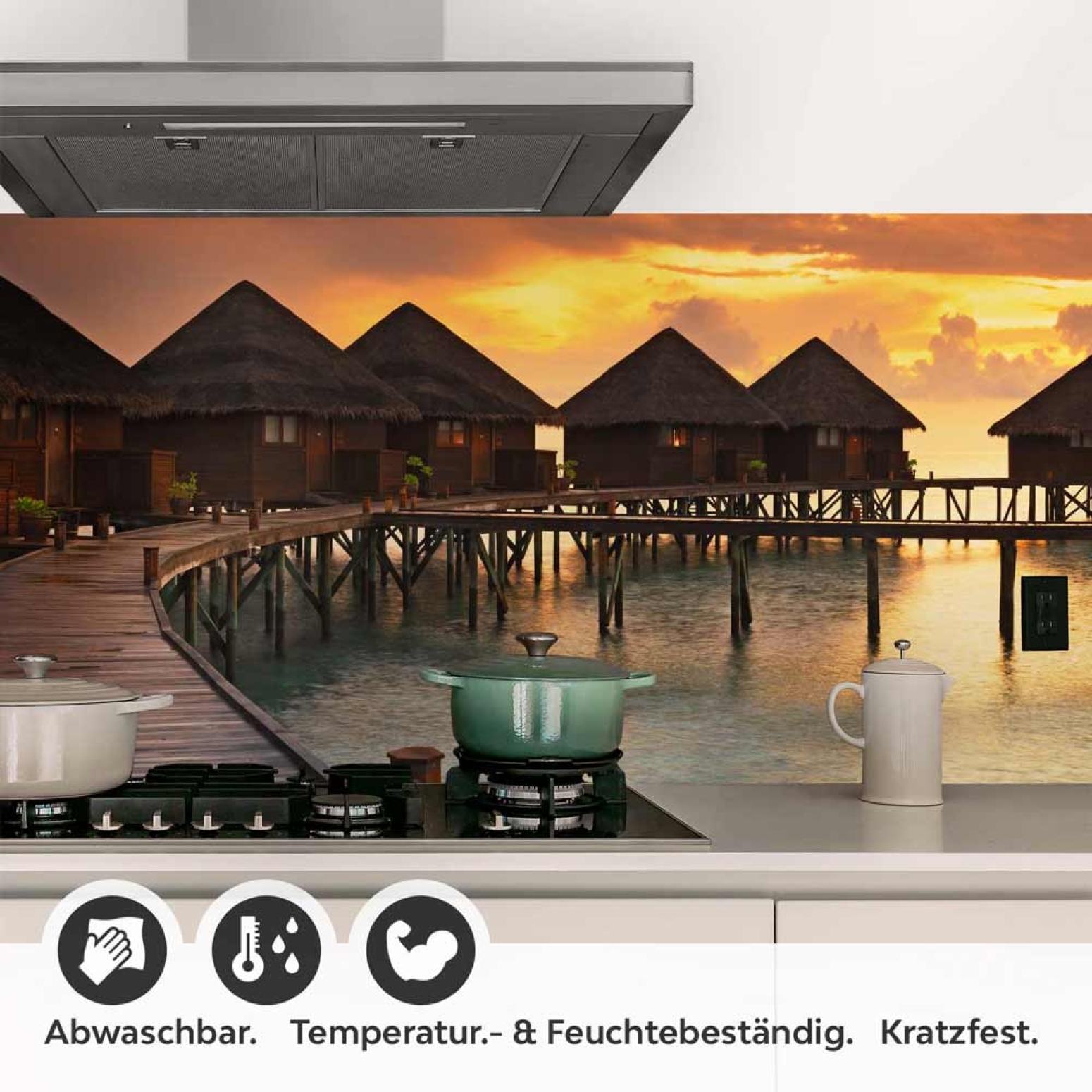 Küchenrückwand Folie Holzsteg mit Bungalows im Meer Detailbild 1