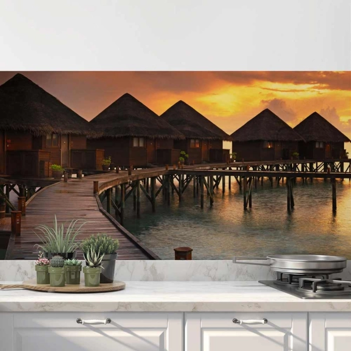 Küchenrückwand Folie Holzsteg mit Bungalows im Meer