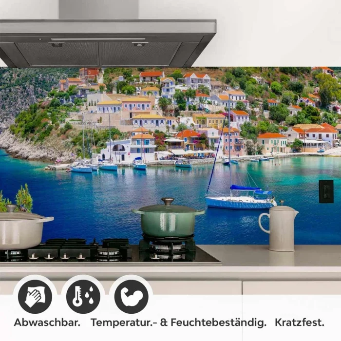 Küchenrückwand Folie Segelschiff vor buntem Küstendorf Detailbild 1