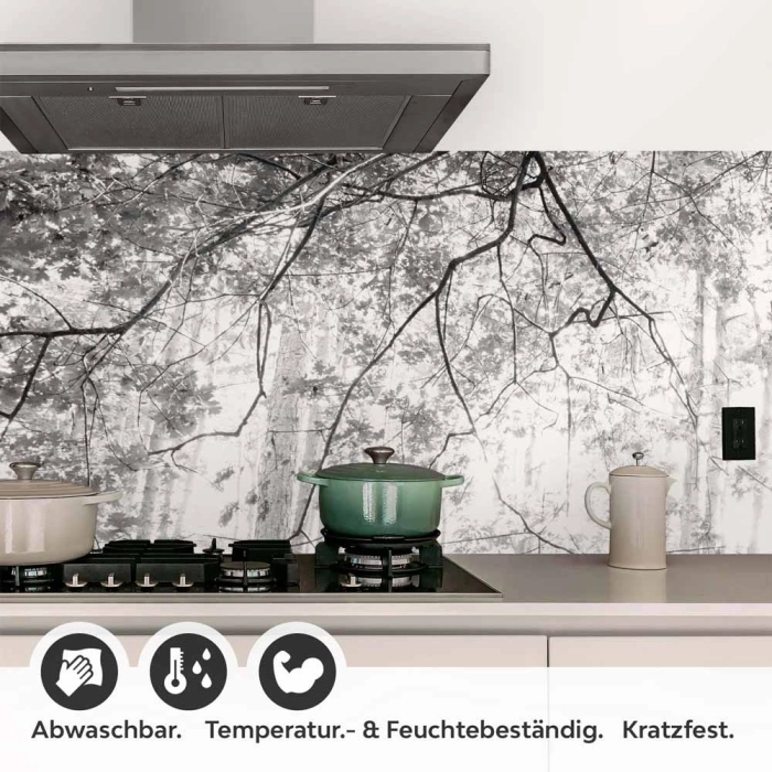 Küchenrückwand Folie Baum im Licht - Schwarz-Weiß Waldmotiv Detailbild 1