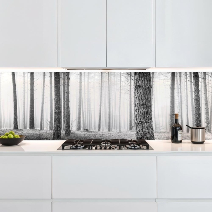 Küchenrückwand Platte Monochrome Baumstämme im Wald Artikelbild 1