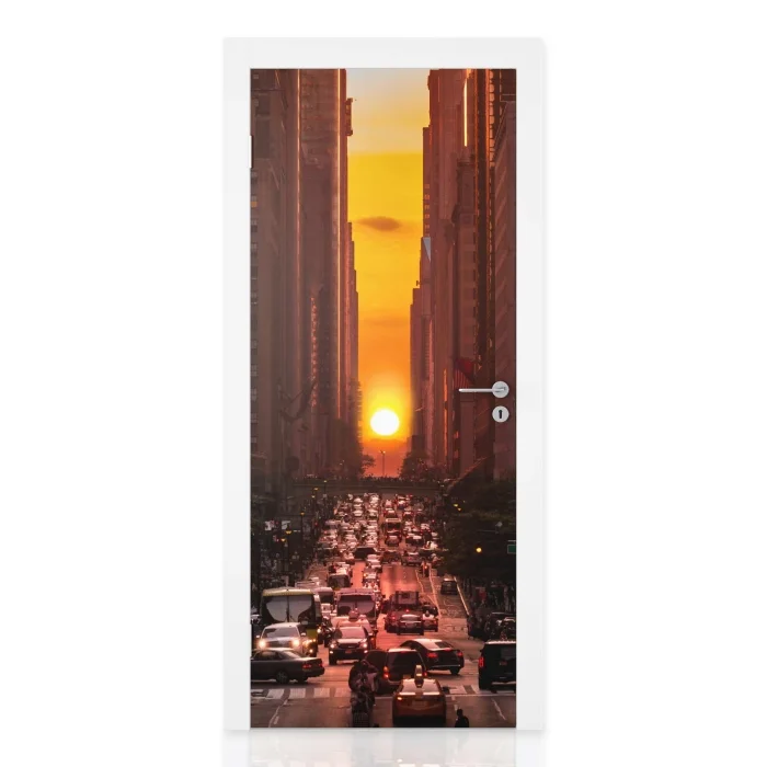 Türfolie Urbane Straßenszene bei Sonnenuntergang Hauptbild