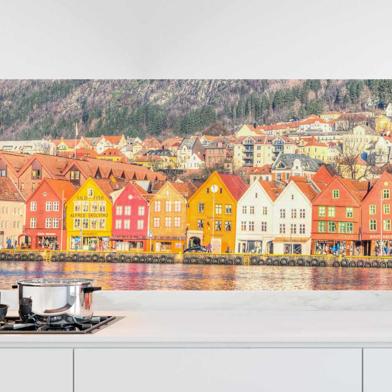 Küchenrückwand Folie bunte Häuser entlang der Promenade Hauptbild 1