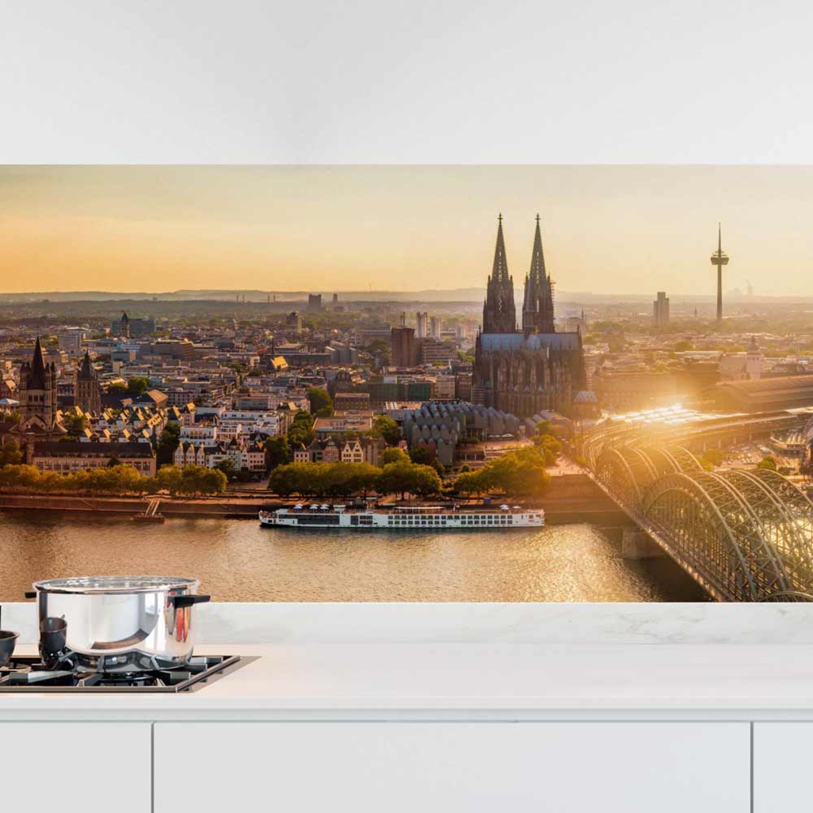 Küchenrückwand Folie Kölns Ufer im sanften Dämmerlicht Hauptbild 1