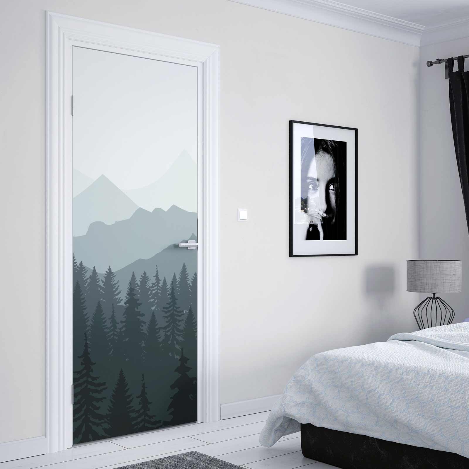 Türfolie Bergpanorama & sanfter Tannenwald Artikelbild 2