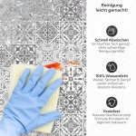 Mobile Preview: Küchenrückwand Platte Graue Kacheloptik im Azulejo‑Muster Produktdetailbild 3: Reinigung leicht gemacht!